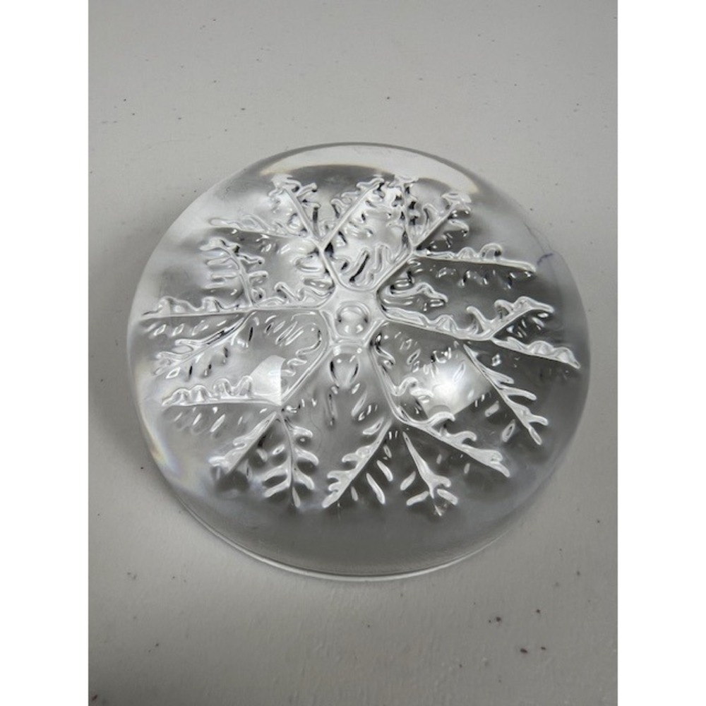 Avon 24% Lead Crystal Snowflake Domed Paperweight Holiday made by Cristal France